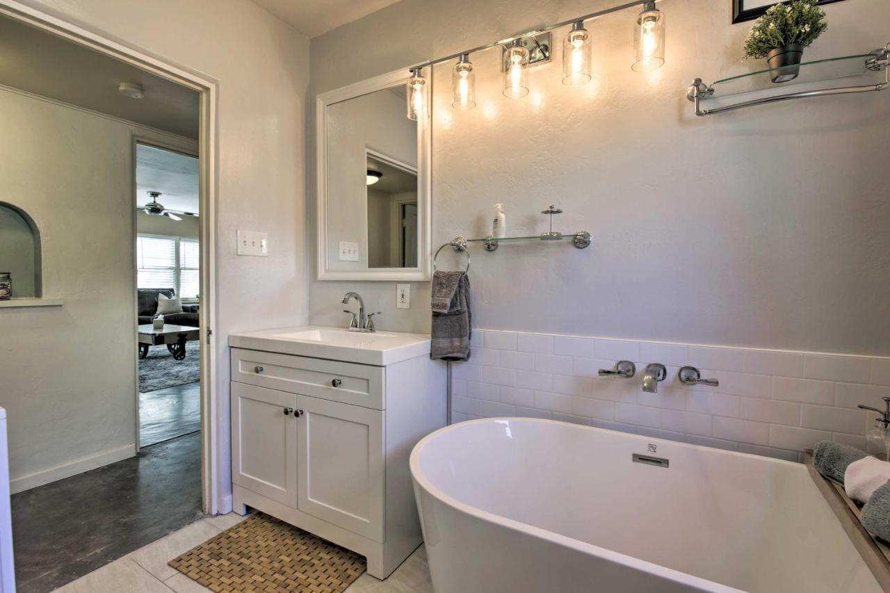 Central Phoenix Cottage With Private Yard! Extérieur photo