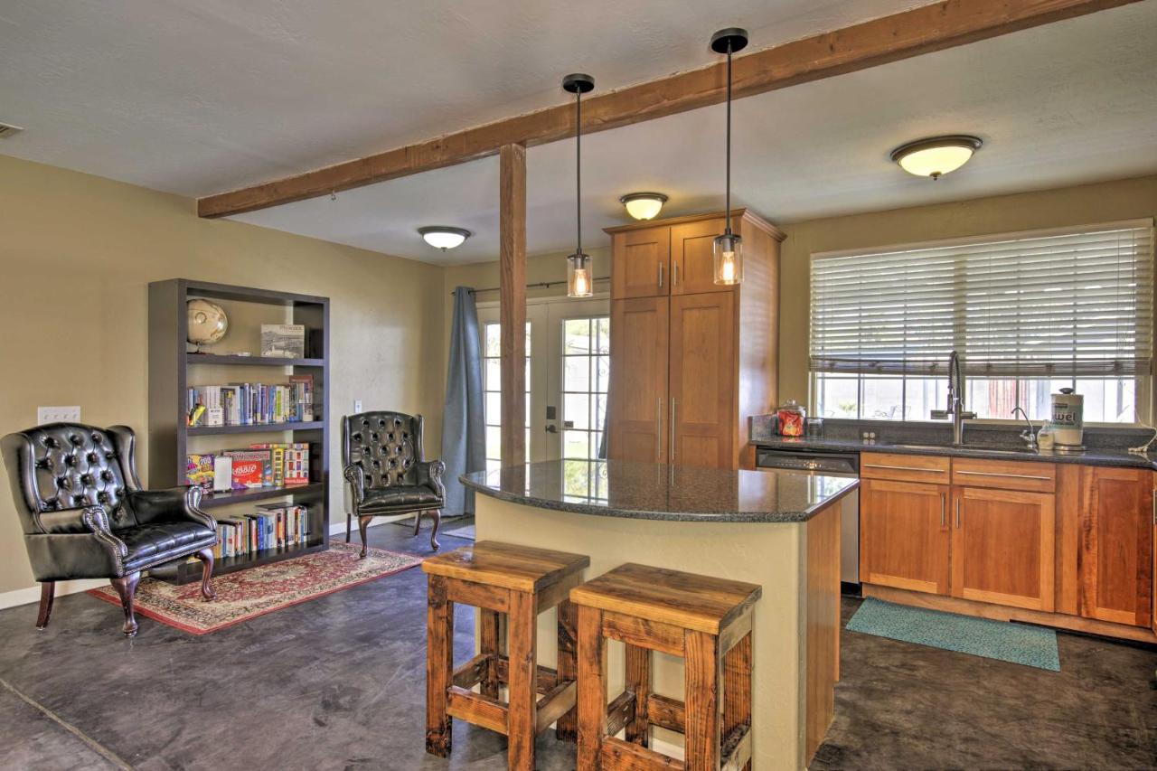 Central Phoenix Cottage With Private Yard! Extérieur photo